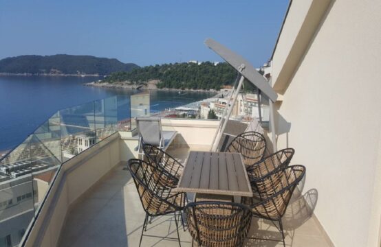 Apartment in Budva &#8211; Bečići with a beautiful sea view.
