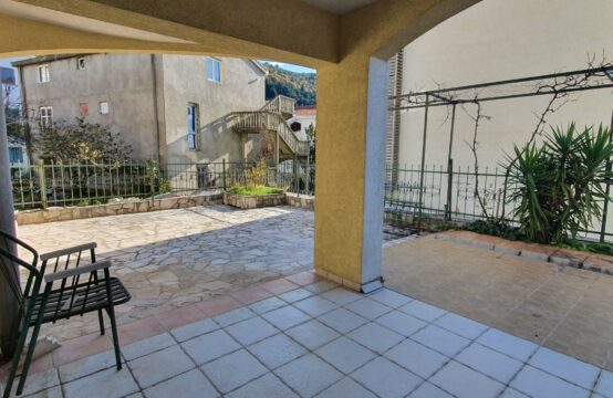Urgent sale of huge one bedroom apartment with yard!