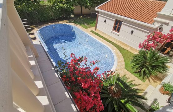 Magnificent villa 50 meters from the sea