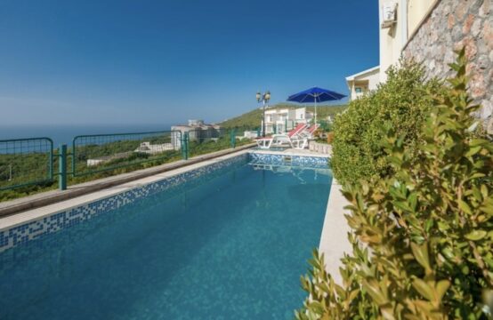 Villa with pool and beautiful panoramic sea views