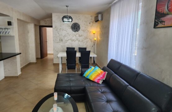 One bedroom apartment in the center of Budva with a sea view.