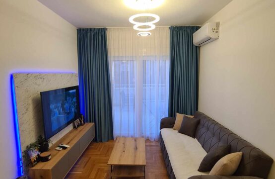 Two-room apartment with a large balcony in Maslina Street
