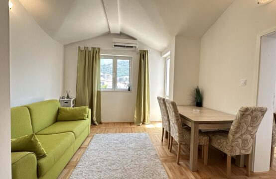 Smaller one bedroom apartment with a view of sea and the hills