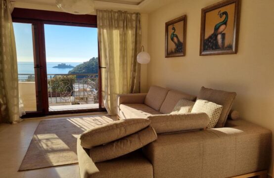 Apartment with panoramic views in Petrovac