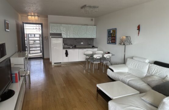 Very spacious two bedroom apartment with sea view and garage