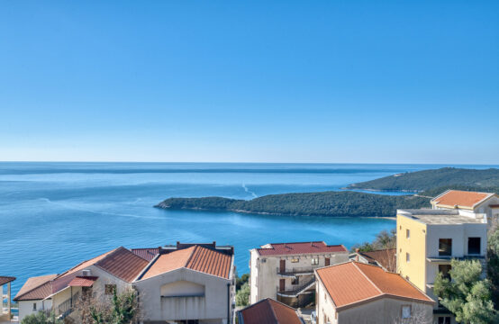 Two-bedroom apartment with a panoramic sea view