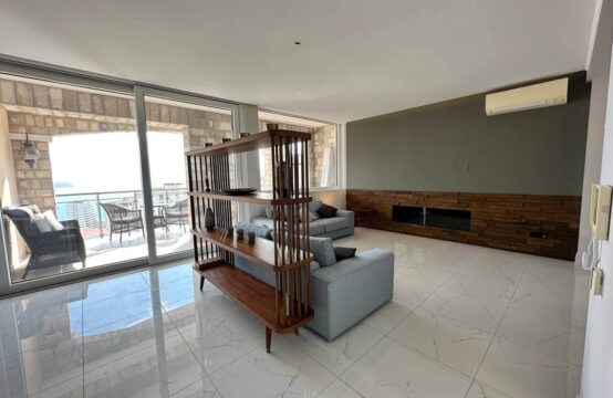 Spacious two-bedroom apartment with a view of the sea