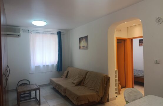 One-bedroom apartment with a glazed terrace and storage rooms
