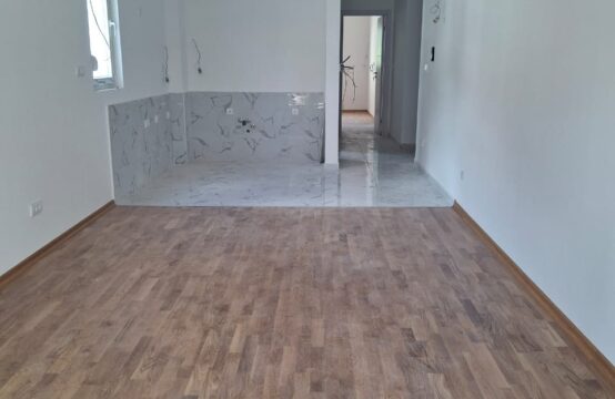 One-bedroom apartment in a new building