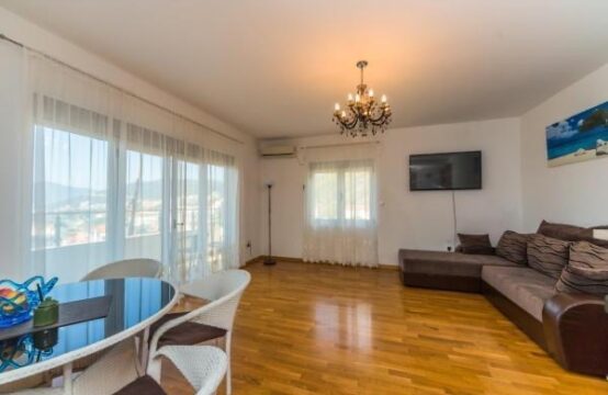 Two-bedroom apartment with sea view
