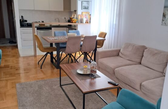 Trosoban stan u novoj zgradi na odličnoj lokaciji