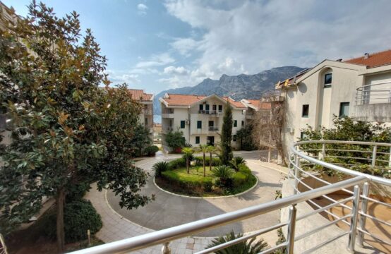 Ogroman stan iz dva nivoa na samo 100m od mora