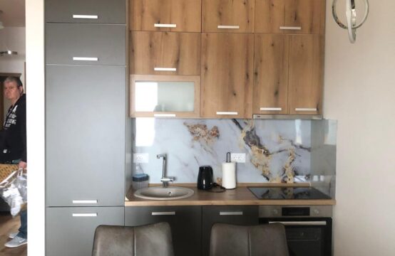 🔑 Izdaje se dvosoban stan sa garažom na godinu i duže