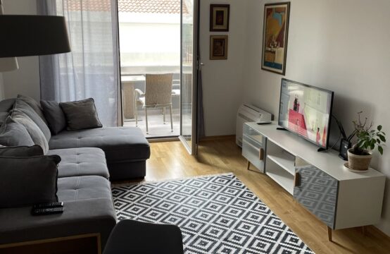 🔑 Izdaje se dvosoban stan na godinu i duže